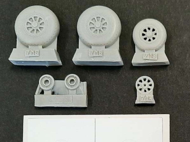 Plus Model PMAL7065 1:72 Douglas A-26C Invader wheels smooth pattern with mask