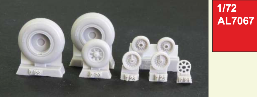 Plus Model PMAL7067 1:72 Consolidated B-24 Liberator wheels grooved