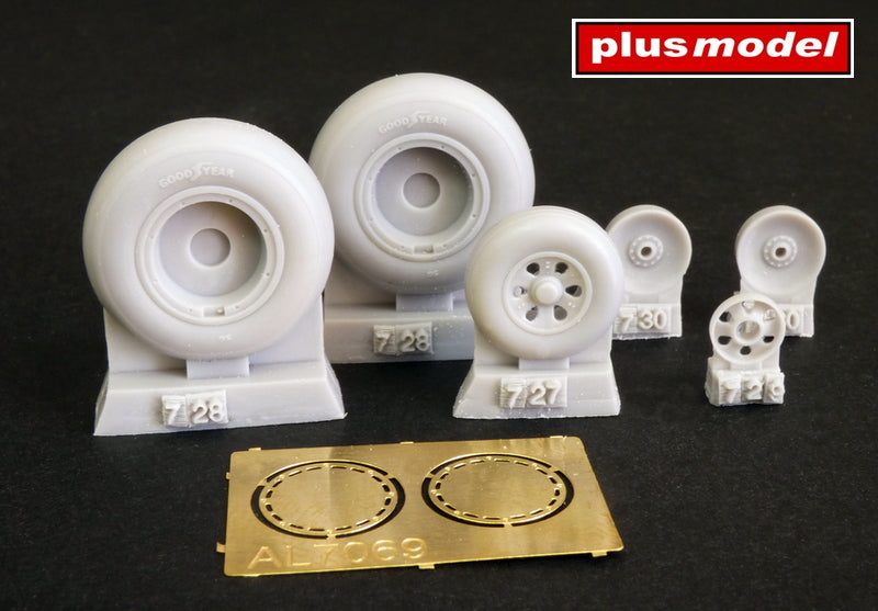 Plus Model PMAL7069 1:72 Consolidated B-24 Liberator wheels early