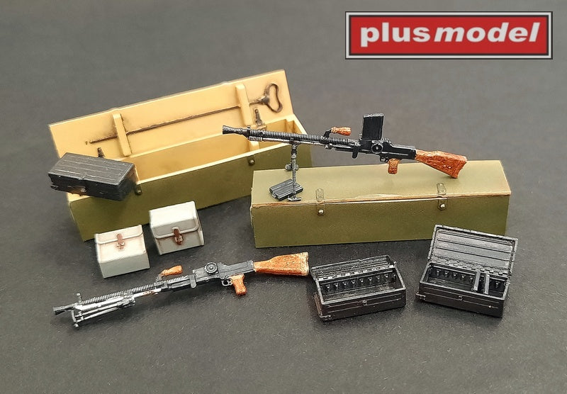 Plus Model PMDP3035 1:35 The set includes two fully equipped machine guns