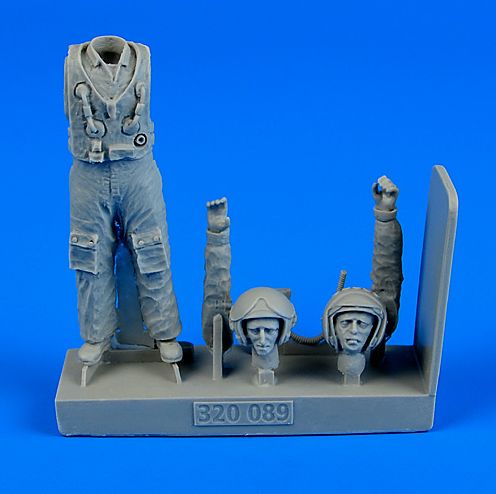 Aerobonus  QAB320089 1:32 Soviet Pilot with life jacket