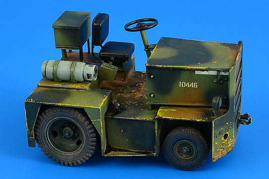 Aerobonus  QAB320108 1:32 United Tractor G40C Tow Tractor