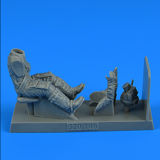 Aerobonus QAB320146 1:32 Luftwaffe WWII Pilot for Bf-109K w/ Parachute