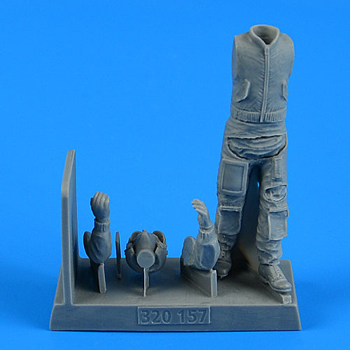Aerobonus  QAB320157 1:32 NATO Combat Pilot