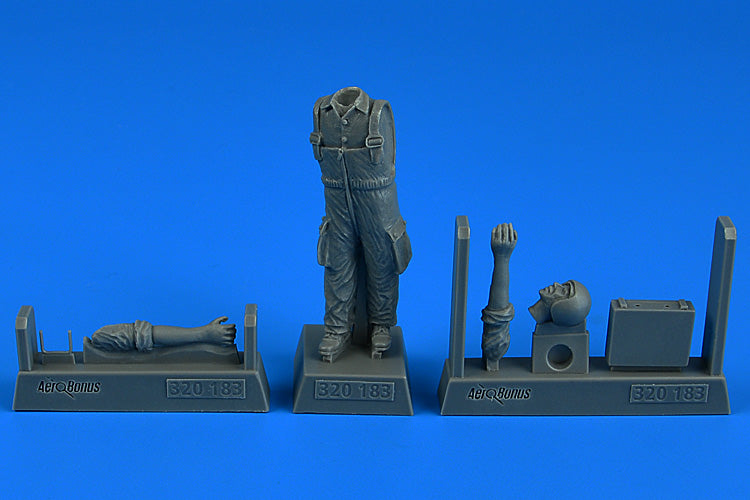 Aerobonus  QAB320183 1:32 Warshaw Pact Aircraft Mechanic 2