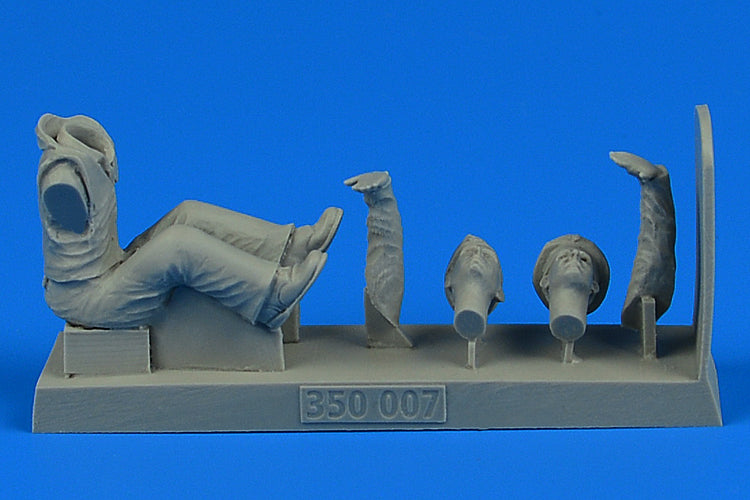 Aerobonus QAB350007 1:35 Kriegsmarine WWII Seated Sailor Figure