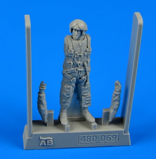 Aerobonus  QAB480069 1:48 Soviet naval air force pilot