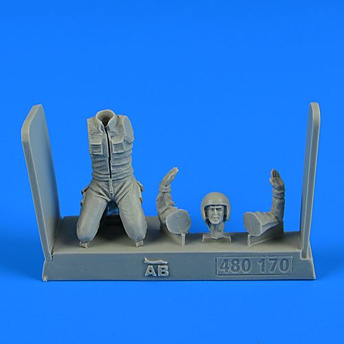 Aerobonus  QAB480170 1:48 Warsaw Pact Aircraft Mechanic