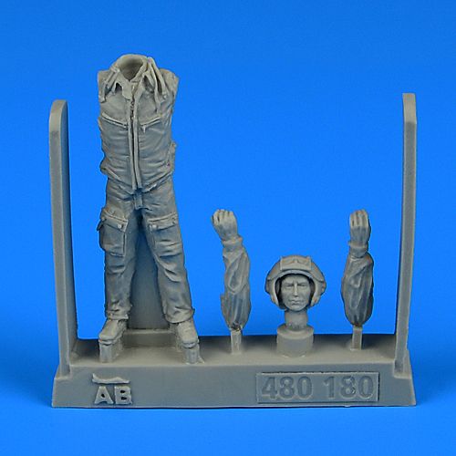 Aerobonus  QAB480180 1:48 Modern Soviet Fighter Pilot with HUD