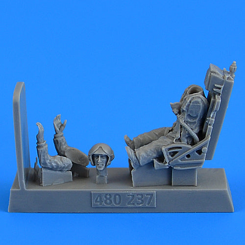 Aerobonus QAB480237 1:48 Soviet Pilot for MiG-19 with Ejection Seat