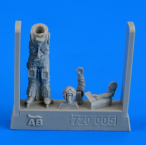 Aerobonus  QAB720005 1:72 British Sea Harrier Pilot, Falkland War 1982