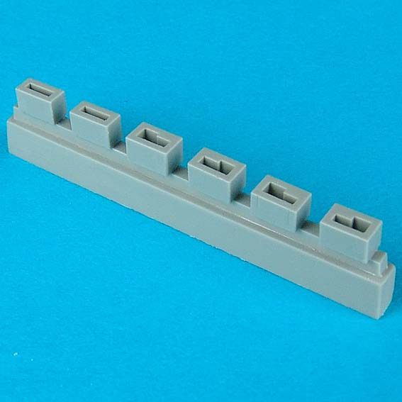 Quickboost  QB48075 1:48 Supermarine Spitfire Mk.IX empty shell case chute