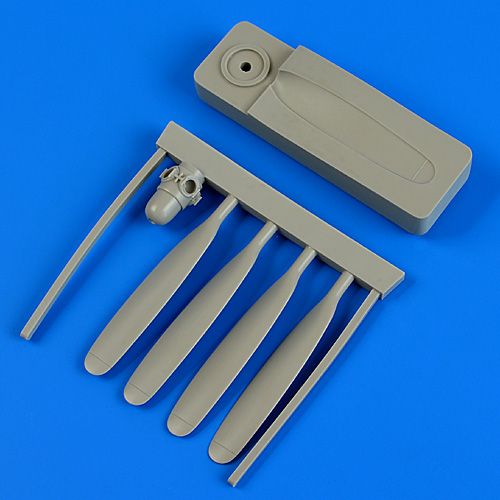 Quickboost  QB48662 1:48 Vought F4U-5 Corsair propeller with tool