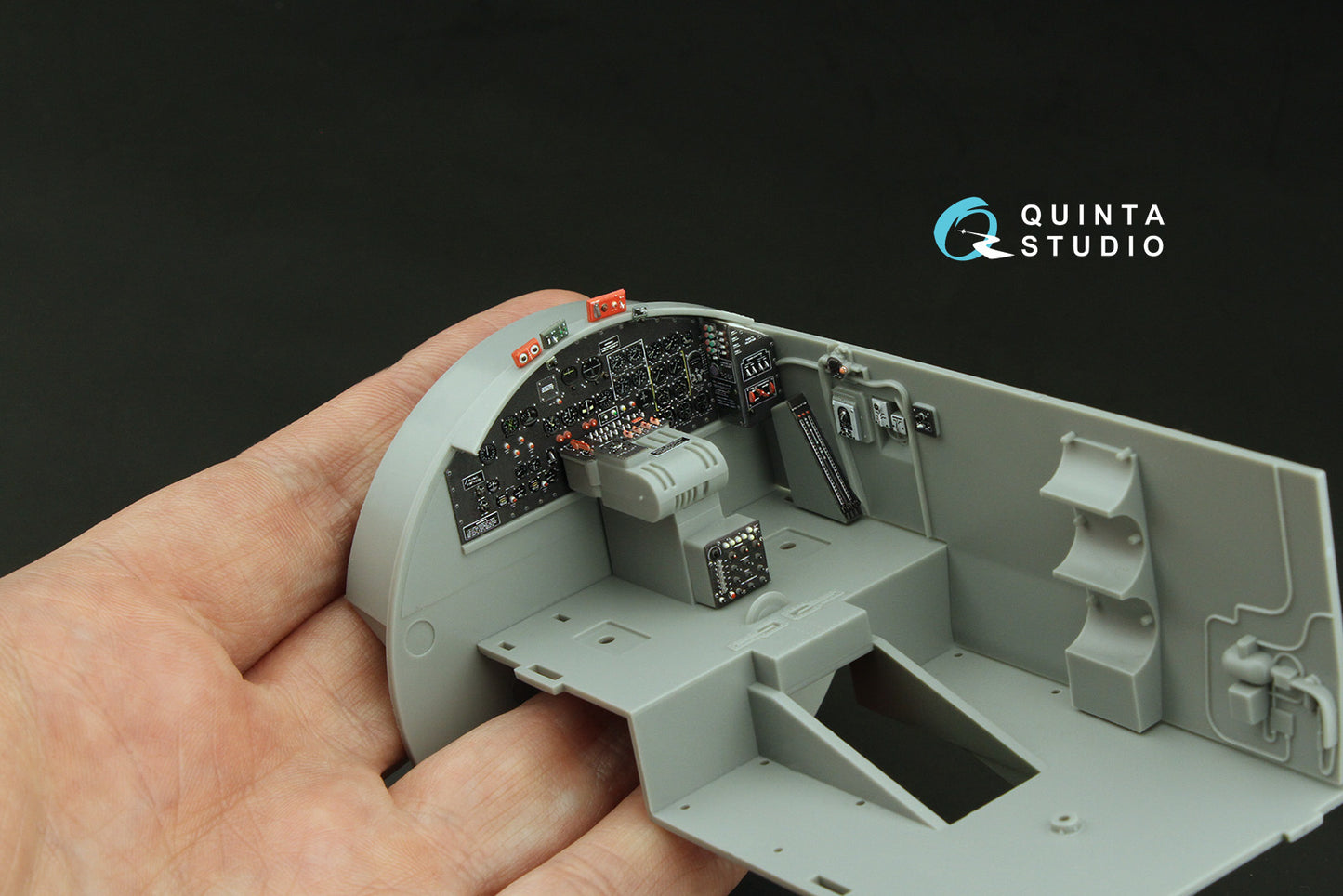 Quinta Studio QD32218 1:32 Boeing B-17G Flying Fortress Pilot's cockpit