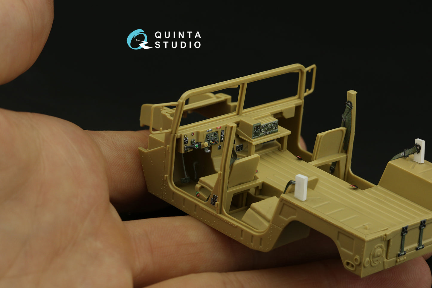 Quinta Studio QD48310 1:48 Hummer U.S