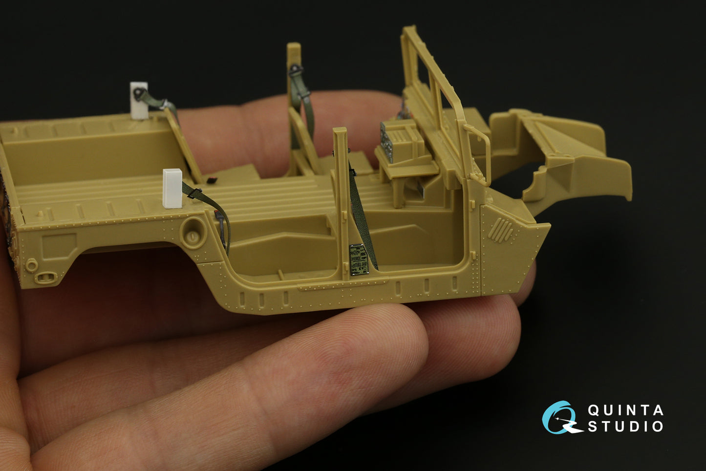 Quinta Studio QD48310 1:48 Hummer U.S