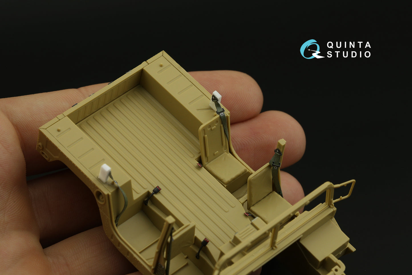 Quinta Studio QD48310 1:48 Hummer U.S