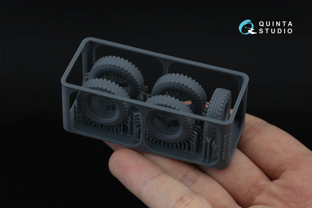 Quinta Studio QT35013 1:35 UAZ-469 Family tyre set