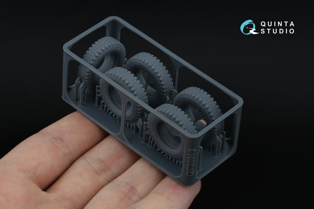 Quinta Studio QT35013 1:35 UAZ-469 Family tyre set