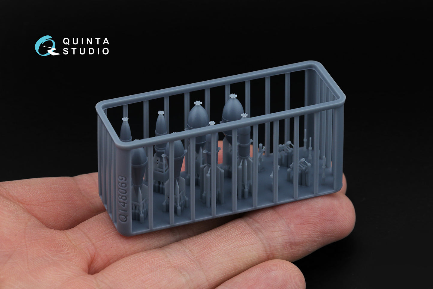 Quinta Studio QT48069 1:48 FAB-100/50 Bombs & DZ-40 Racks WWII