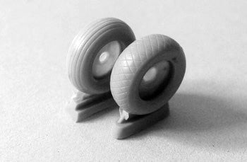 Radial Engines & Wheels REW72004 1:72 B-17 Flying Fortress block tread pattern