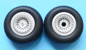 Radial Engines & Wheels REW72004 1:72 B-17 Flying Fortress block tread pattern