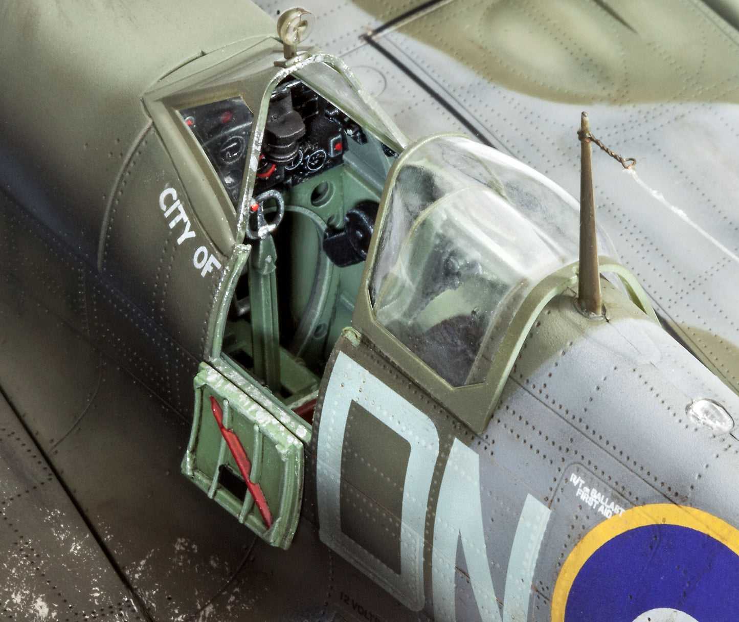 Revell 00457 Supermarine Spitfire Mk.IXc Technik 1:32 Model Kit