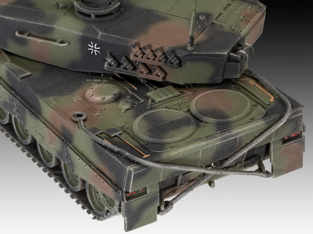 Revell 3311 SLT 50-3 'Elefant' & Leopard 2A4 1:72 Model Kit
