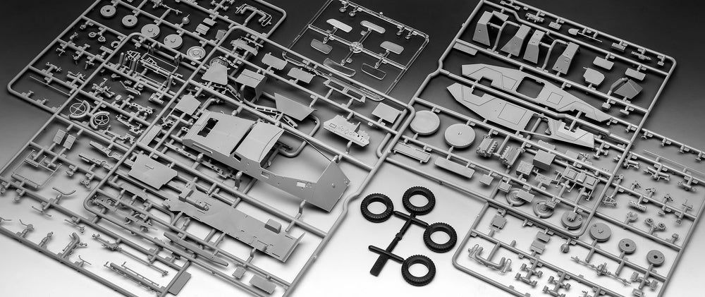 Revell 3335 Sd.Kfz.247 Ausf.B German Command Armoured Vehicle 1:35 Model Kit