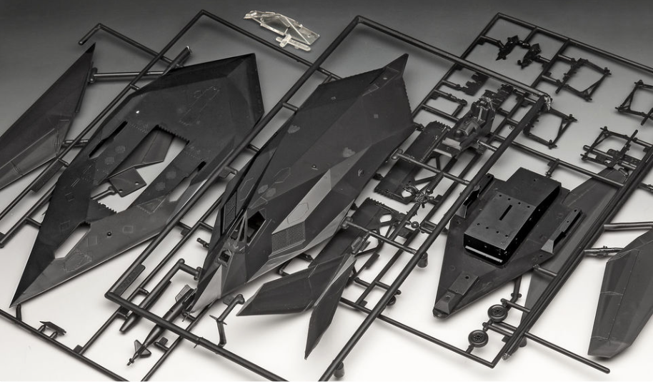 Revell 3899 Lockheed F-117A Stealth Fighter 1:72 Model Kit