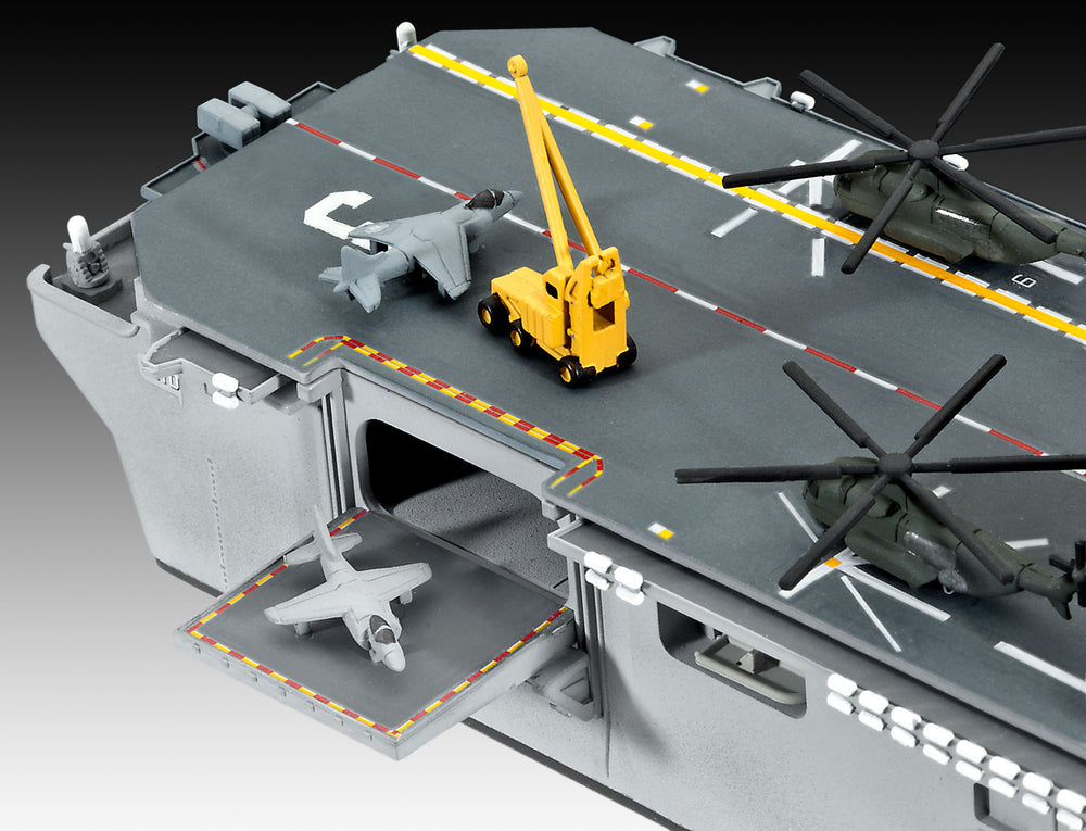 Revell 5178 USS Navy Wasp Class Assault Carrier 1:700 Model Kit
