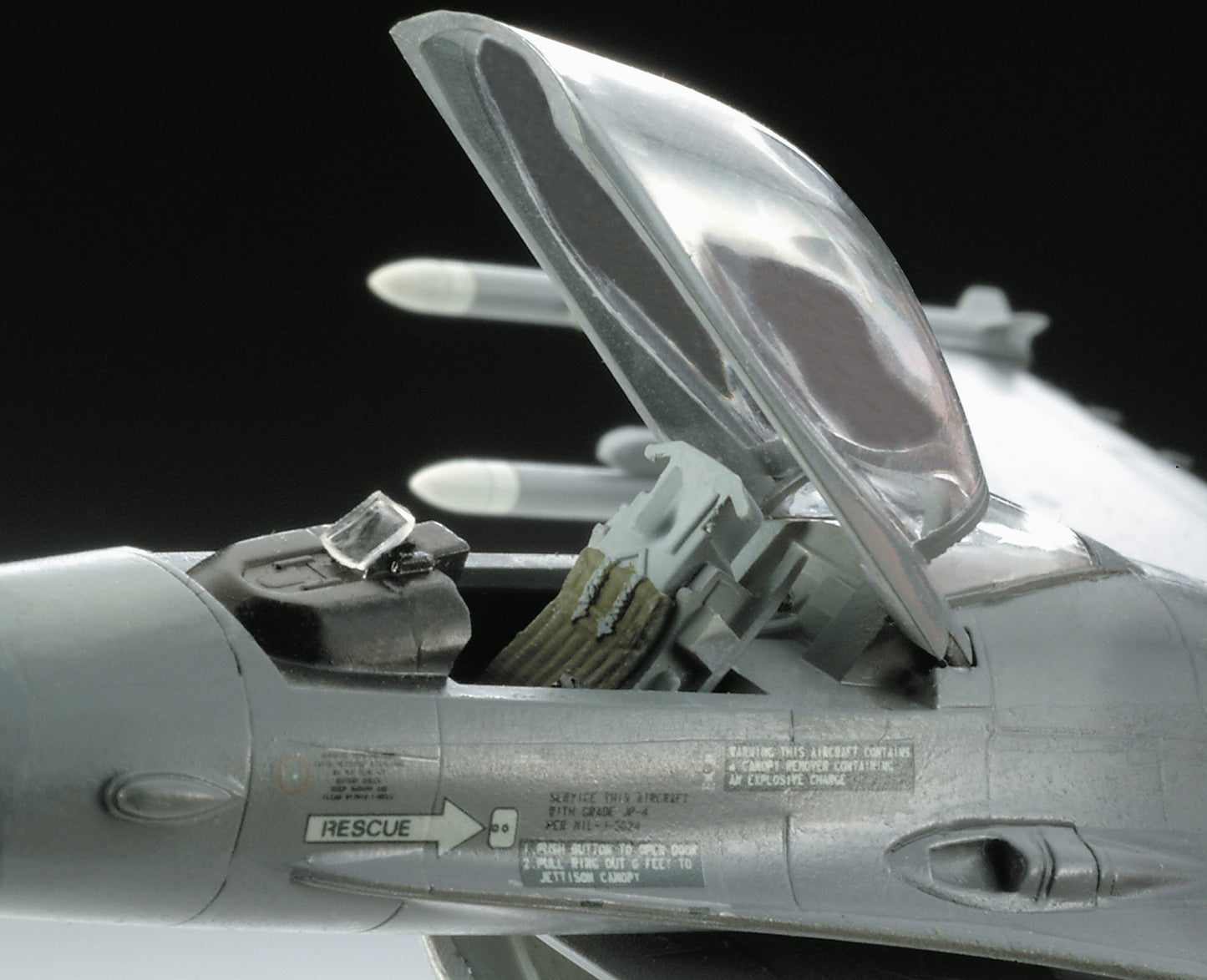 Revell 5670 USAF 75th Anniversary Gift Set F-89/F-16 1:72 Model Kit