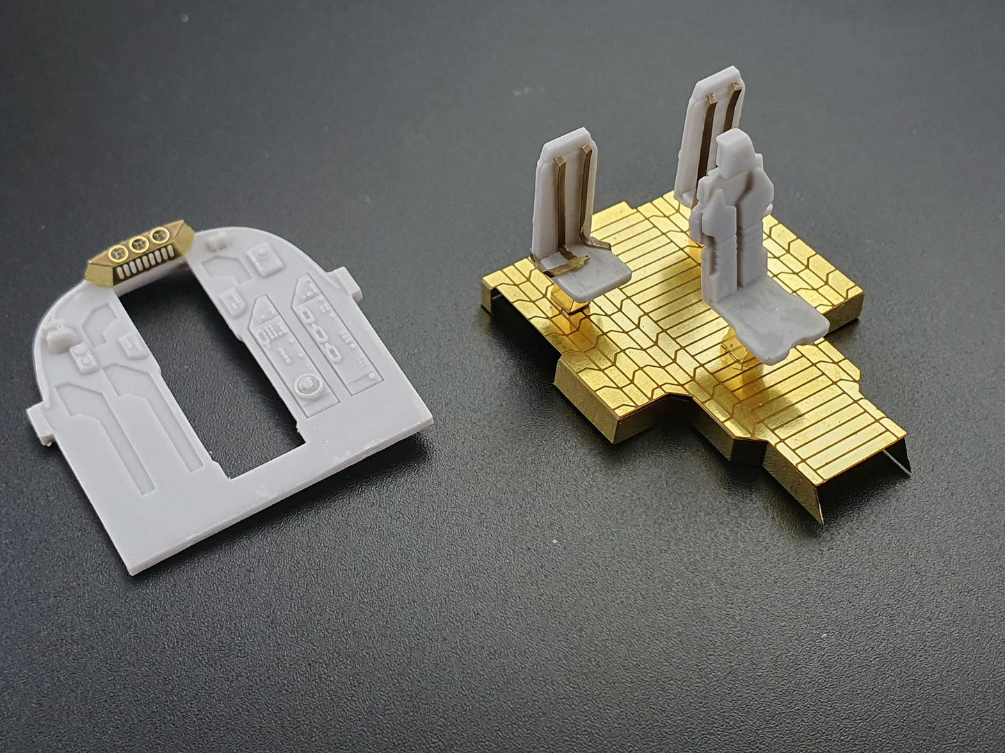 Revell 6788 Razor Crest...: The Mandalorian "Platinum Edition" 1:72 Model Kit