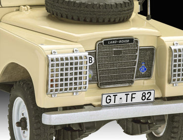 Revell 7056 Land Rover Series III LWB 1:24 Model Kit
