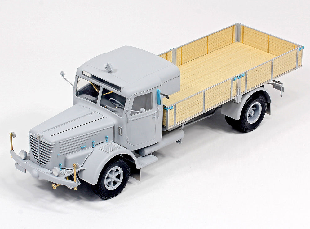 Revell 7580 Bussing 8000 S13 & Trailer 1:24 Model Kit