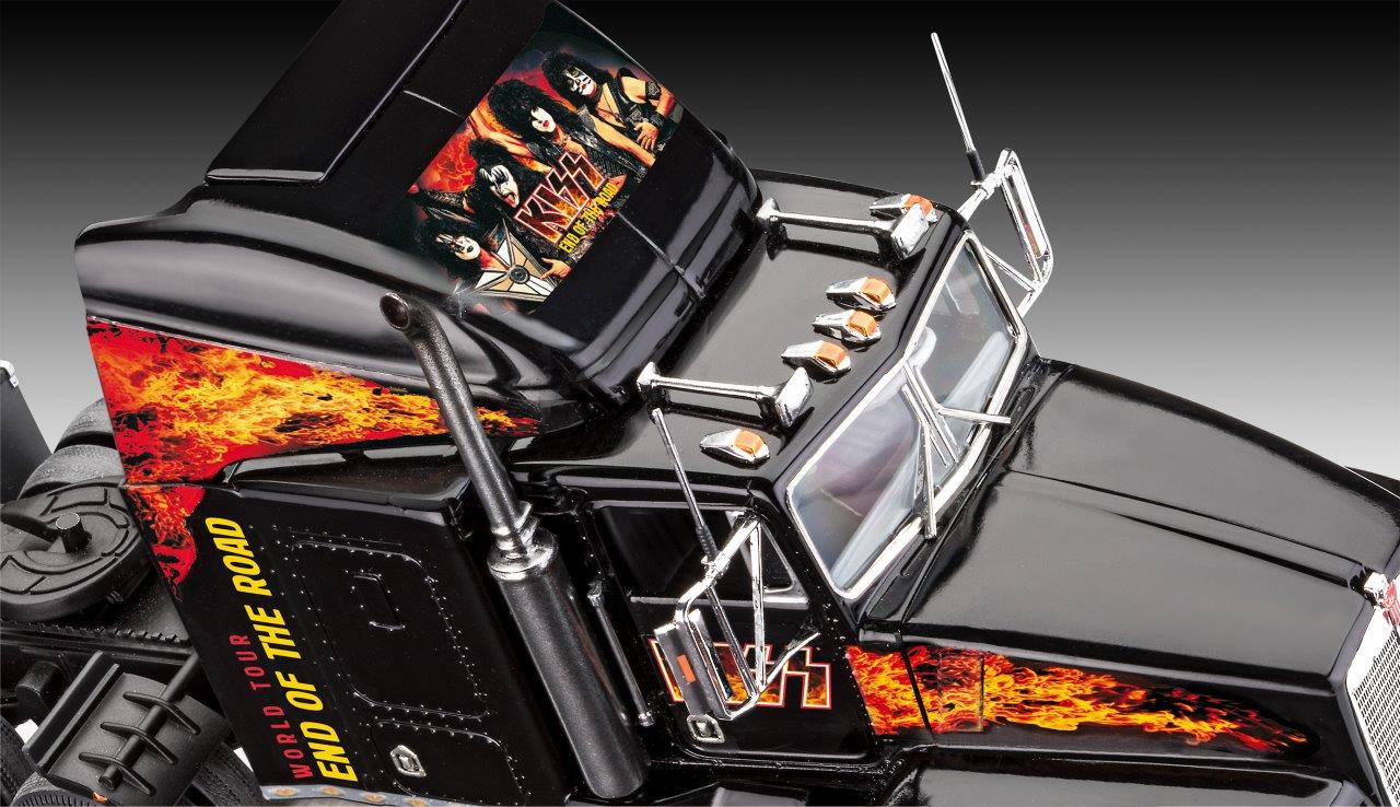 Revell 7644 KISS Tour Truck Gift Set 1:32 Model Kit