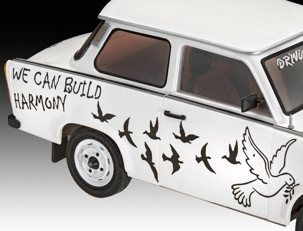 Revell 7713 Trabant 601S Builders Choice 1:24 Model Kit