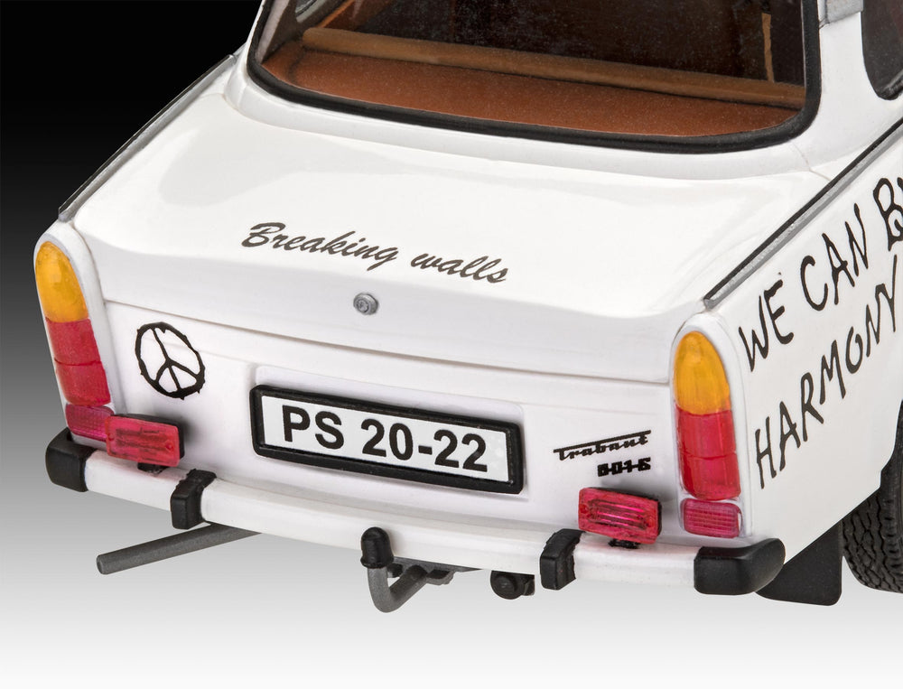 Revell 7713 Trabant 601S Builders Choice 1:24 Model Kit