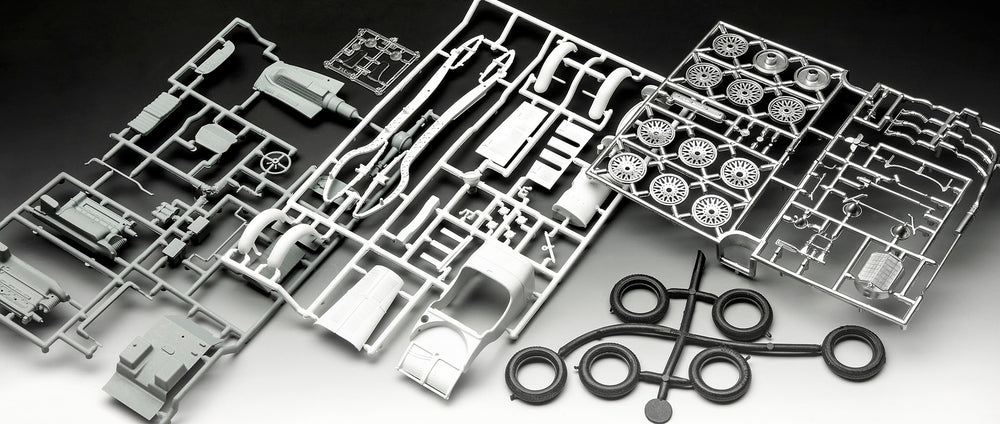 Revell 7737 Mercedes-Benz SSKL 1:32 Model Kit