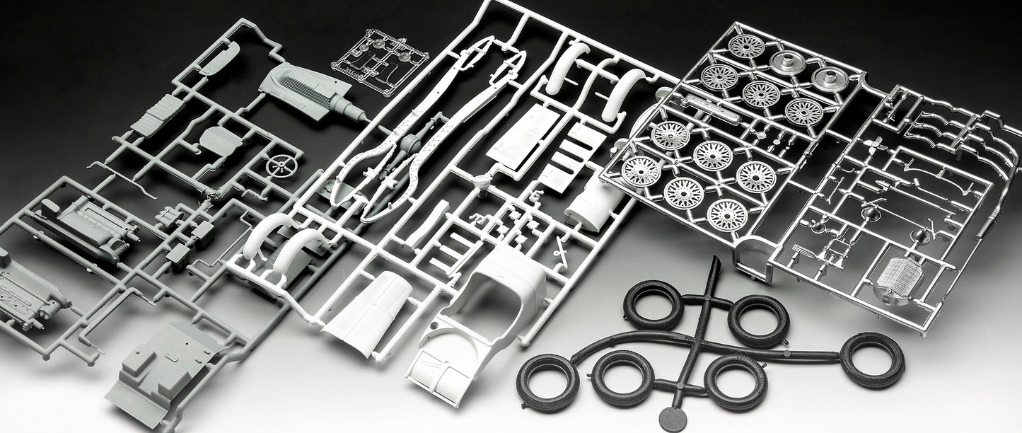 Revell 7737 Mercedes-Benz SSKL 1:32 Model Kit