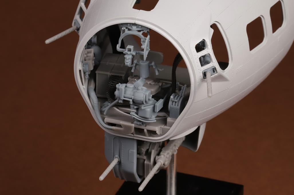 SBS Model SBS32003 1:32 B-17G Bombardier & Chin Turret Set