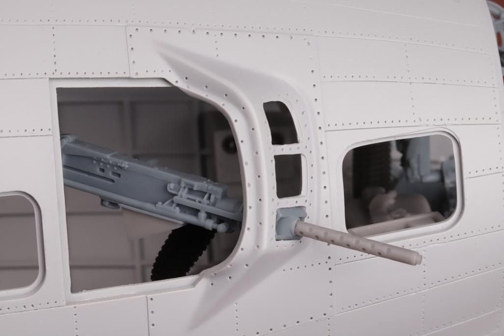 SBS Model SBS32003 1:32 B-17G Bombardier & Chin Turret Set