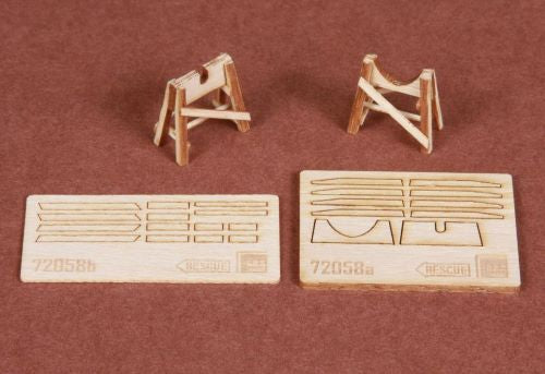 SBS Model SBS72058 1:72 Piaggio PC-7 wooden trestle