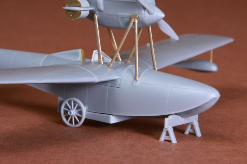 SBS Model SBS72067 1:72 Macchi M.33 beaching gear