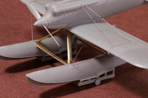 SBS Model SBS72071 1:72 Macchi M.39 beaching gear