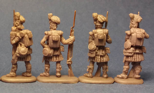 Strelets STR16372 1:72 Napoleonic Highlanders Standing at Ease