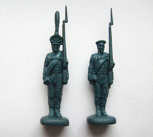 Strelets STR21672 1:72 Russian Infantry Standing Shoulder Arms