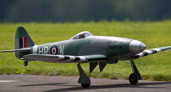 Unicraft UNI72154 1:72 Hawker P.1030 British 1944 Super Tempest fighter project,