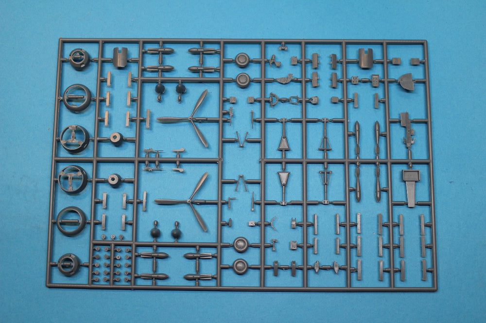 FLY YLF72040 1:72 PZL P.37A