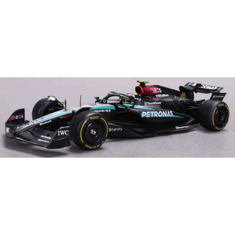 Bburago F1 Mercedes-Benz AMG W15 2025 Russell w/Helmet 1:24 B18-28609R